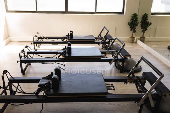 Modern stretching machine in fitness studio — Stock Photo