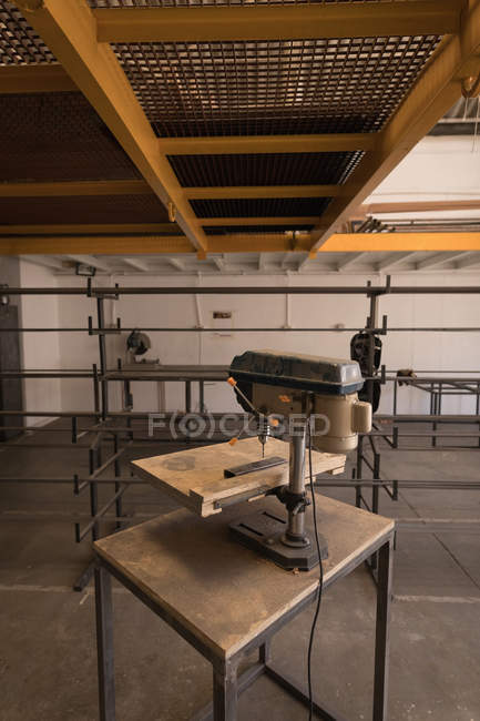 Vertical drilling machine on a table in workshop — Stock Photo