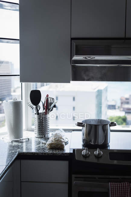 Interno della cucina moderna a casa — Foto stock