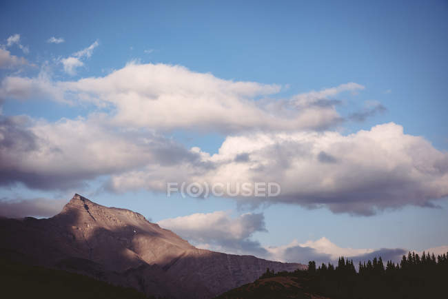 View of mountains on a sunny day — Stock Photo