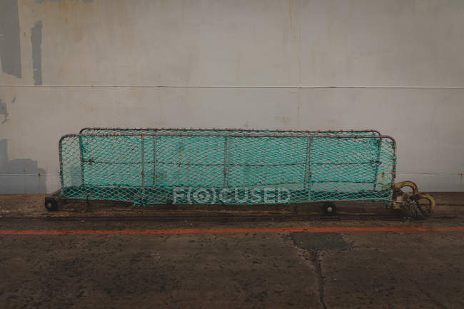 Rede turquesa no estaleiro — Fotografia de Stock