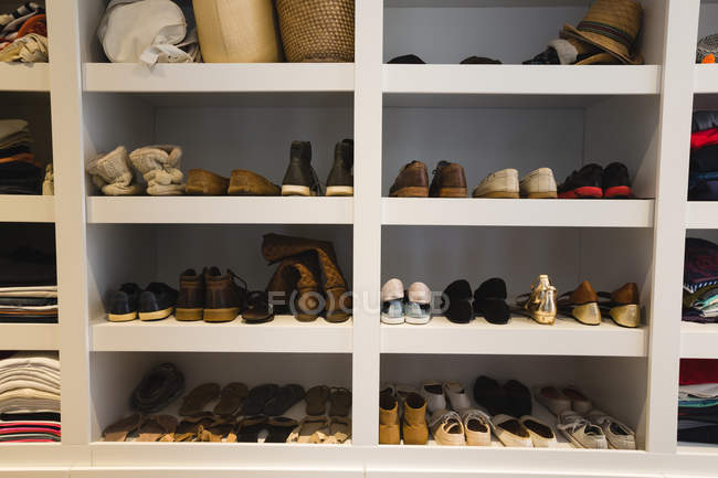 Shoes kept on selves at home — Stock Photo