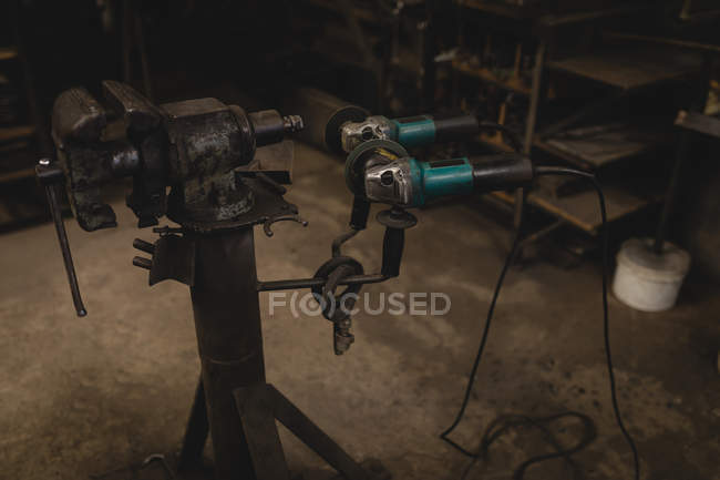 Bench vise tool in workshop — Stock Photo