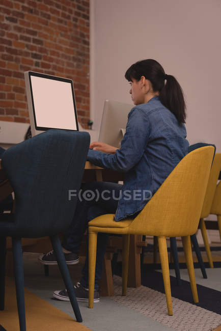 Female executive working on computer in the creative office — Stock Photo