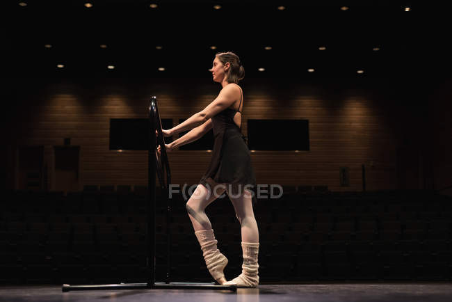 Ballet dancer dancing on stage at theatre. — Stock Photo