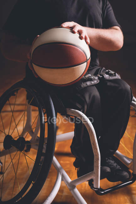 Mid section of disabled man practicing basketball in the court — Stock Photo