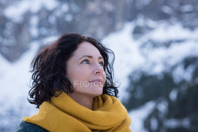 Female hiker standing at lakeside during winter — Stock Photo