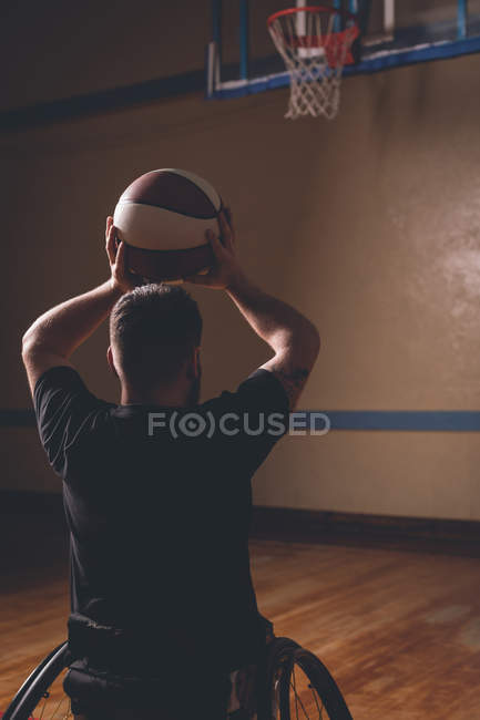 Rear view of disabled man practicing basketball in the court — Stock Photo