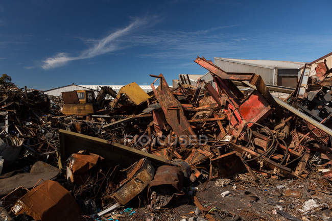 Rusty metal pieces in the scrapyard on a sunny day — Stock Photo