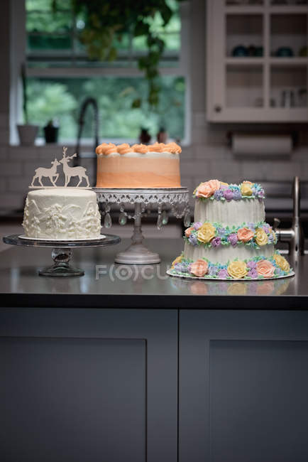 Various decorated cake arranged in bakery — Stock Photo