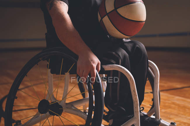 Low section of disabled man practicing basketball in the court — Stock Photo