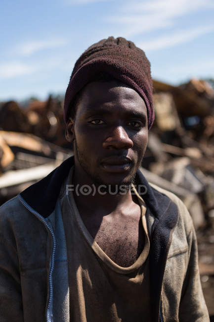 Portrait of worker looking at camera in the scrapyard — Stock Photo