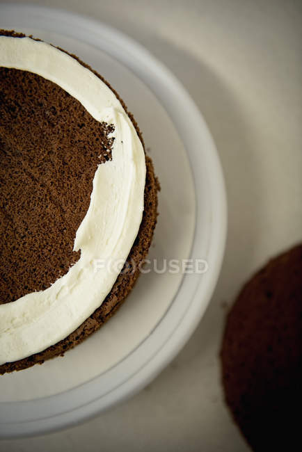 Primo piano della torta al cioccolato in panetteria — Foto stock