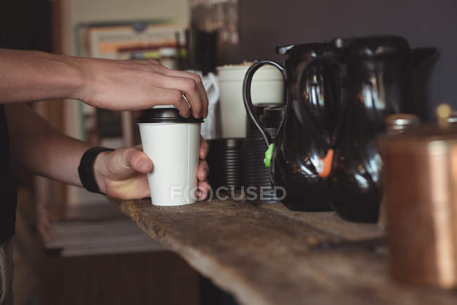 Mid section of waiter preparing coffee in coffee — Stock Photo