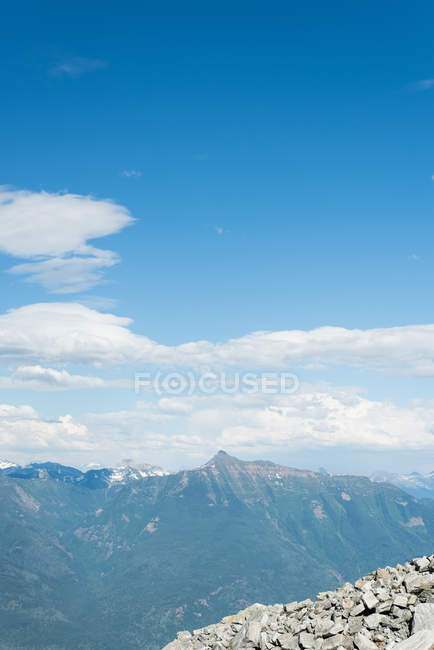 Malerische Aussicht auf schöne Landschaft an einem sonnigen Tag — Stockfoto
