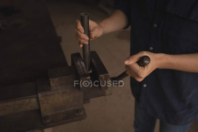 Mid section of female worker working in the workshop — Stock Photo