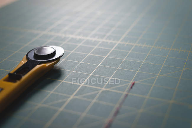Close-up blade on table — Stock Photo