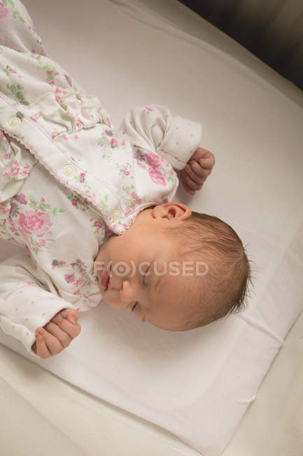 Newborn baby sleeping on baby bed at home. — Stock Photo