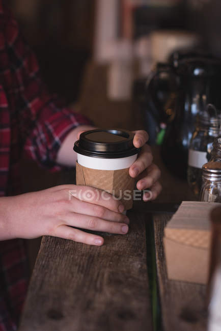 Mid section of barista preparing coffee in coffee — Stock Photo