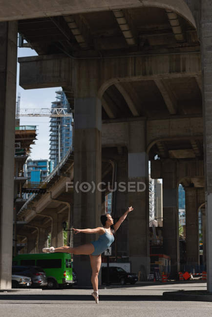 Young female ballet dancer dancing on the street — Stock Photo