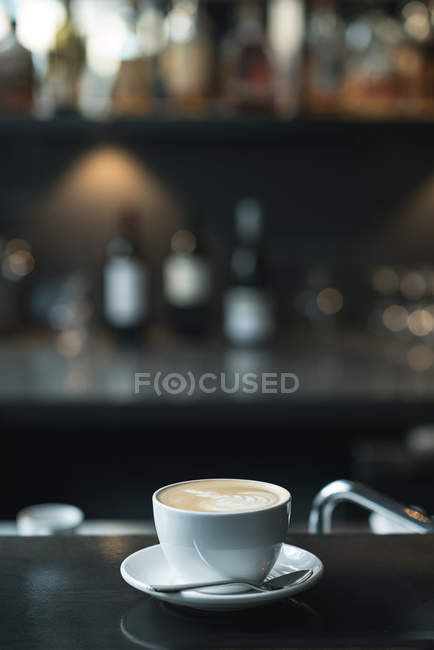 Closeup view cup of cappuccino on counter of hotel — Stock Photo