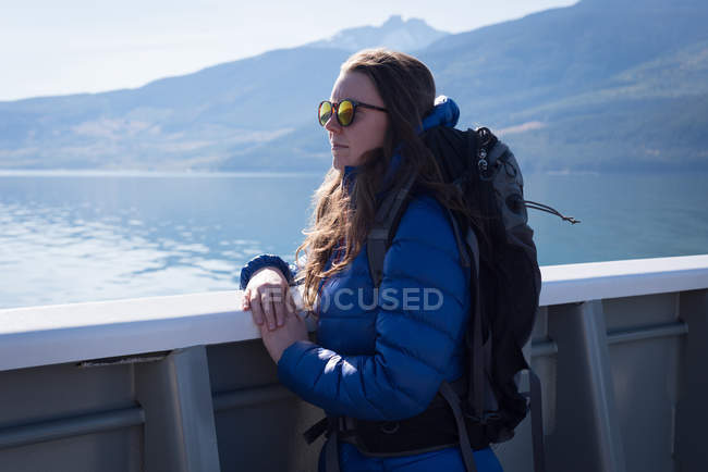 Thoughtful woman looking at view on a sunny day — Stock Photo