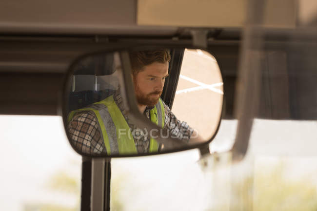 Відображення Crash Олімпіади випробувальний манекен в дзеркало, водіння автобуса — стокове фото