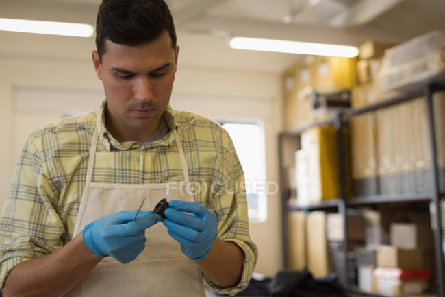 Attentive man checking bicycle parts on workshop — Stock Photo