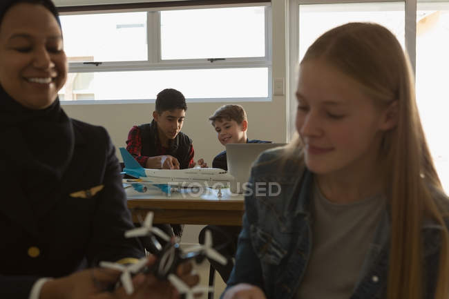 Female pilot teaching about model drone to student in training institute — Stock Photo