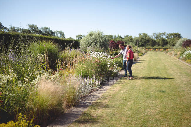 Couple standing together in the farm on a sunny day — Stock Photo