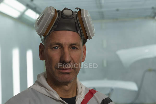 Close-up of mechanic looking at camera in garage — Stock Photo