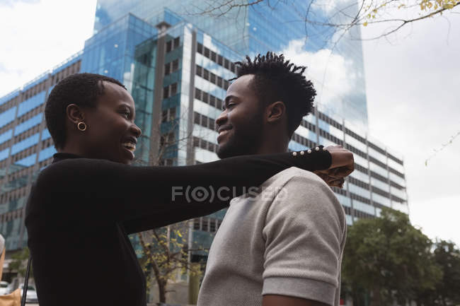 Romantic couple looking at each other in city street — Stock Photo