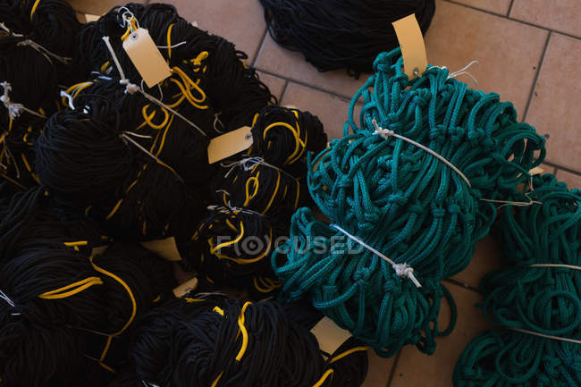 Vários tipos de cordas na indústria de fabricação de cordas — Fotografia de Stock
