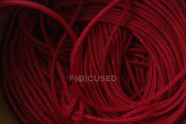 Gros plan sur la corde dans l'industrie de la fabrication de cordes — Photo de stock