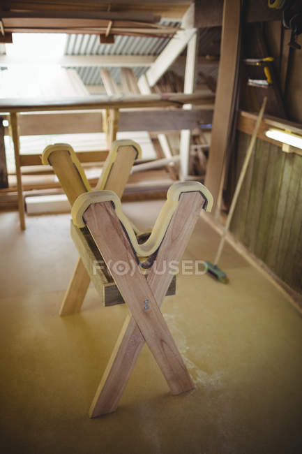 Empty surfboard shaping stand in workshop — Stock Photo