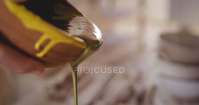 Aquarela gotejamento de tigela na oficina de cerâmica — Fotografia de Stock