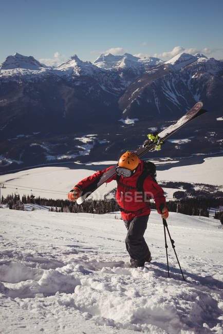 Skier walking in snow alps with skis during winter — Stock Photo