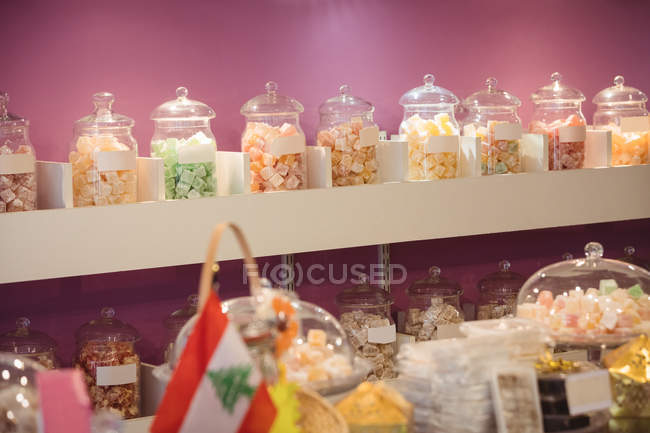 Turkish sweets arranged on shelves in shop — Stock Photo