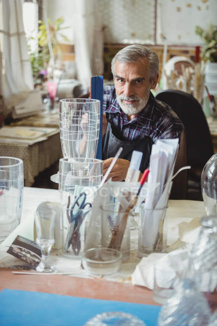 Portrait of glassblower working on a glassware at glassblowing factory — Stock Photo