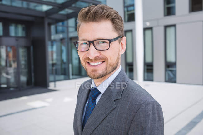 Portrait of a confidence businessman smiling — Stock Photo