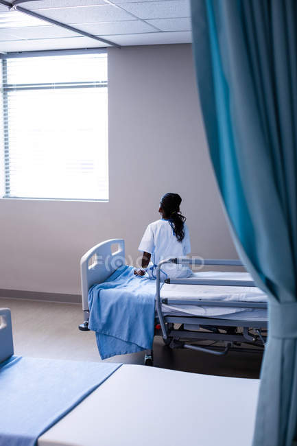 Patient sitting on the bed at hospital — Stock Photo