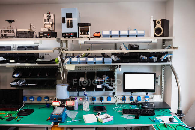 Interior of an electronic service centre — Stock Photo