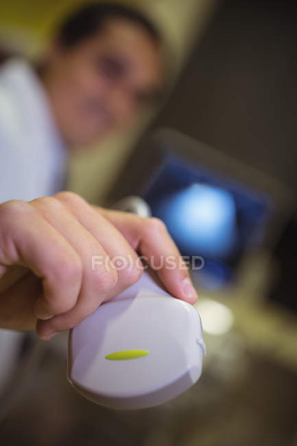 Close-up of doctors hand holding a ultrasound transducers — Stock Photo