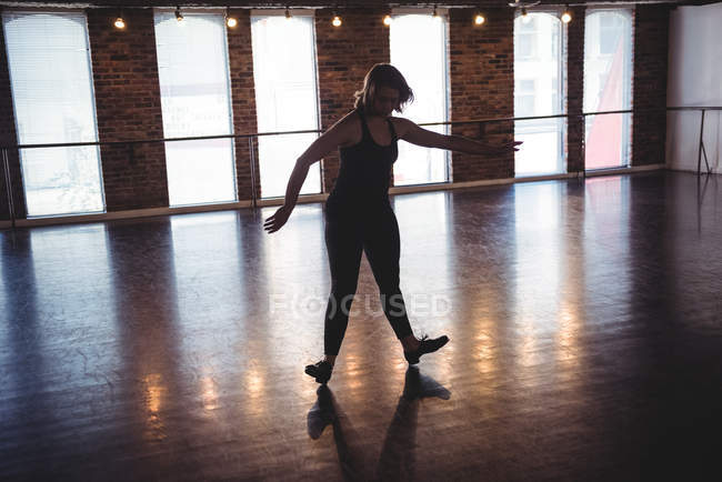Woman practicing dance in dance studio — Stock Photo
