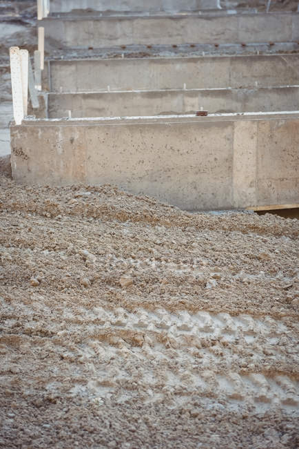 Gros plan du tas de boue sur le chantier — Photo de stock
