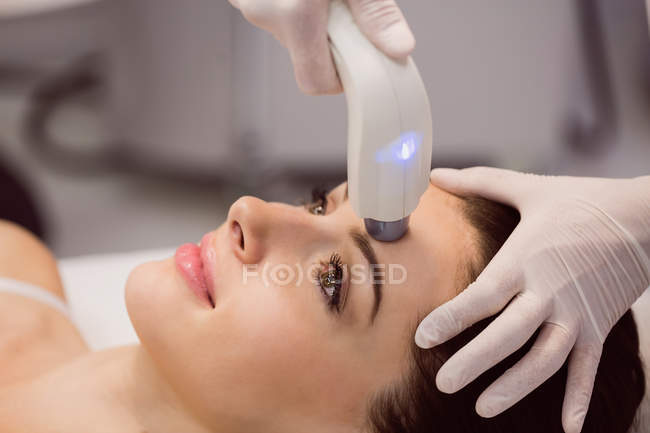Female patient receiving cosmetic treatment at clinic — Stock Photo