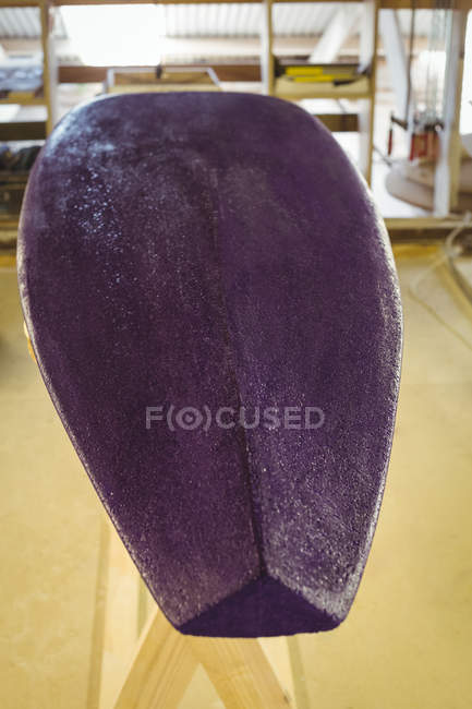 Close-up of unfinished wood surfboard in workshop — Stock Photo