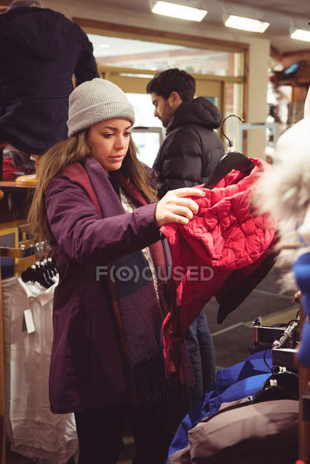 Woman selecting apparel in a clothes shop — Stock Photo