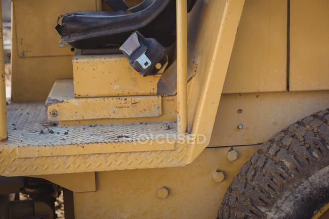 Primo piano del sedile di guida di un bulldozer — Foto stock