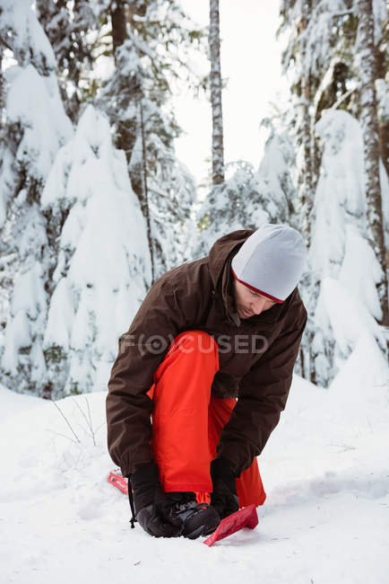 Skier wearing snow shoe on snow covered landscape — Stock Photo